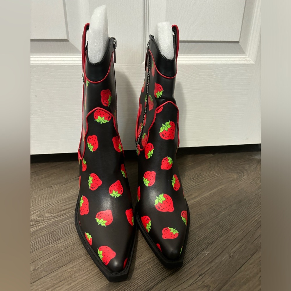 NWOB Dolls Kill x Strawberry Shortcake Black Meadow Greeting Cowboy Boots - Picture 3 of 7